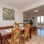 Three-bedroom In דירה