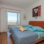 דירה Three-bedroom In מאקרסקה