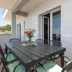 Three-bedroom In דירה
